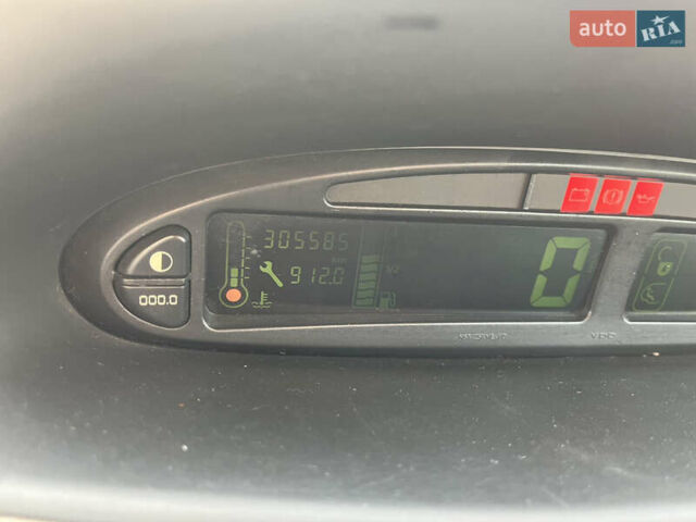 Сірий Сітроен Ксара Пікассо, об'ємом двигуна 1.6 л та пробігом 305 тис. км за 3300 $, фото 22 на Automoto.ua