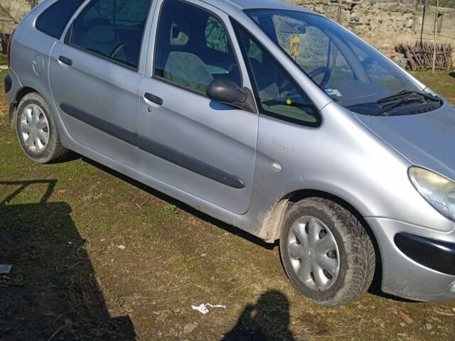 Серый Ситроен Ксара Пикассо, объемом двигателя 1.7 л и пробегом 225 тыс. км за 3222 $, фото 2 на Automoto.ua