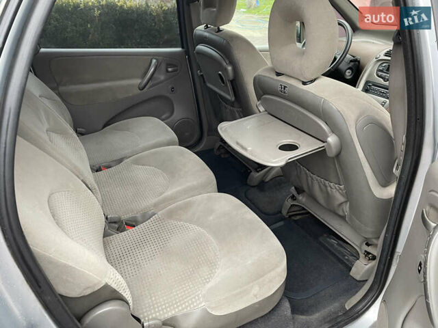 Серый Ситроен Ксара Пикассо, объемом двигателя 1.75 л и пробегом 295 тыс. км за 1950 $, фото 5 на Automoto.ua