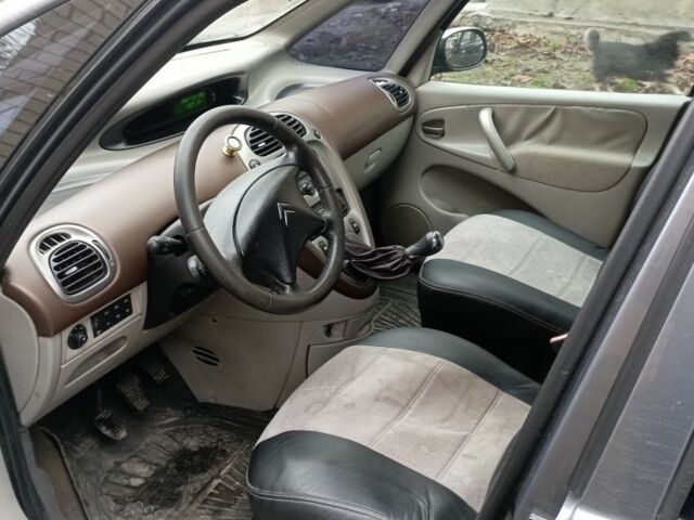 Серый Ситроен Ксара Пикассо, объемом двигателя 1.7 л и пробегом 1000 тыс. км за 3500 $, фото 4 на Automoto.ua