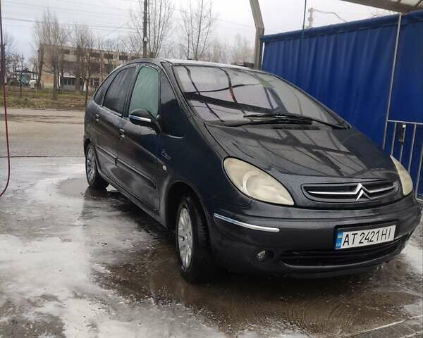 Сірий Сітроен Ксара Пікассо, об'ємом двигуна 1.76 л та пробігом 729 тис. км за 3300 $, фото 1 на Automoto.ua