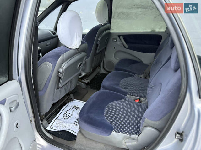 Серый Ситроен Ксара Пикассо, объемом двигателя 2 л и пробегом 265 тыс. км за 2599 $, фото 21 на Automoto.ua