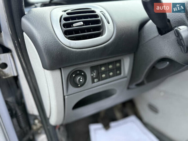 Серый Ситроен Ксара Пикассо, объемом двигателя 2 л и пробегом 265 тыс. км за 2599 $, фото 22 на Automoto.ua