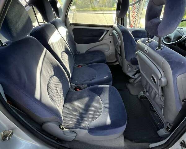 Серый Ситроен Ксара Пикассо, объемом двигателя 2 л и пробегом 203 тыс. км за 4800 $, фото 14 на Automoto.ua