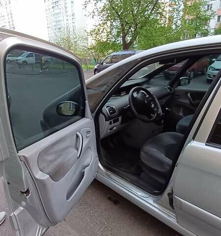 Серый Ситроен Ксара Пикассо, объемом двигателя 1.7 л и пробегом 375 тыс. км за 2700 $, фото 4 на Automoto.ua