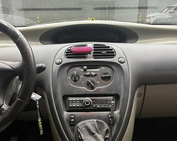 Серый Ситроен Ксара Пикассо, объемом двигателя 1.59 л и пробегом 242 тыс. км за 3900 $, фото 8 на Automoto.ua