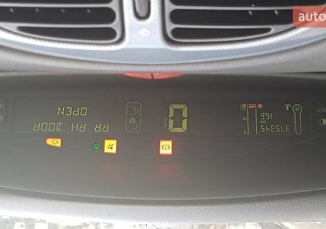 Серый Ситроен Ксара Пикассо, объемом двигателя 1.7 л и пробегом 375 тыс. км за 2700 $, фото 13 на Automoto.ua