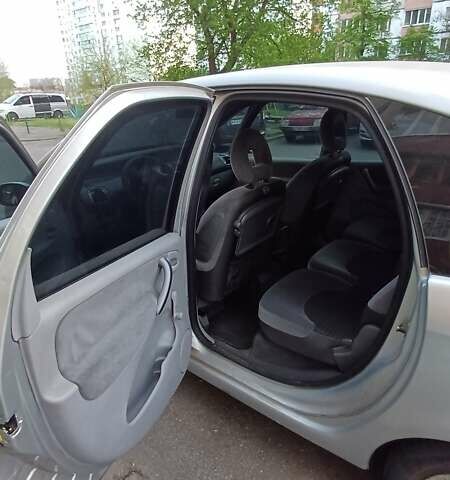 Серый Ситроен Ксара Пикассо, объемом двигателя 1.7 л и пробегом 375 тыс. км за 2700 $, фото 9 на Automoto.ua