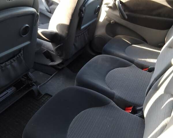 Серый Ситроен Ксара Пикассо, объемом двигателя 2 л и пробегом 270 тыс. км за 4500 $, фото 5 на Automoto.ua