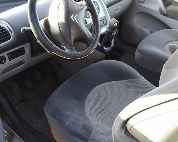 Серый Ситроен Ксара Пикассо, объемом двигателя 2 л и пробегом 270 тыс. км за 4500 $, фото 2 на Automoto.ua