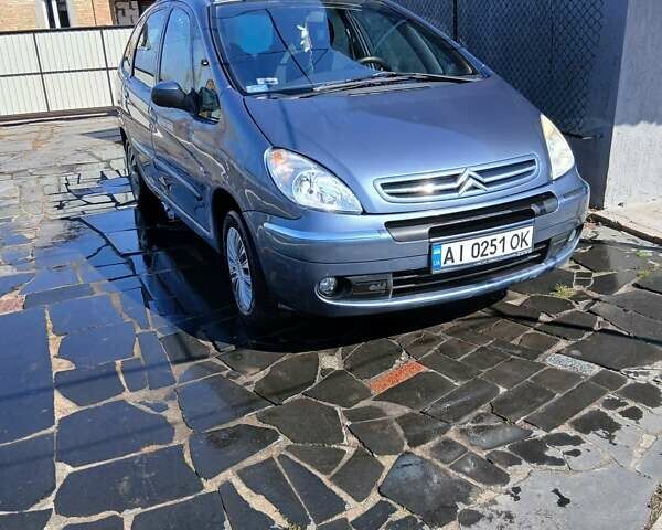 Серый Ситроен Ксара Пикассо, объемом двигателя 2 л и пробегом 270 тыс. км за 4500 $, фото 1 на Automoto.ua