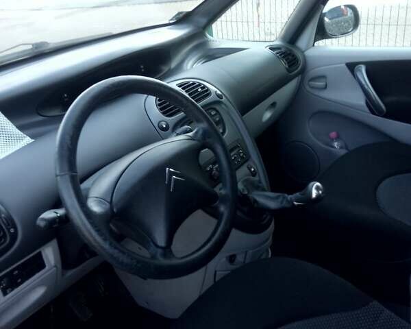 Серый Ситроен Ксара Пикассо, объемом двигателя 1.74 л и пробегом 258 тыс. км за 2700 $, фото 7 на Automoto.ua