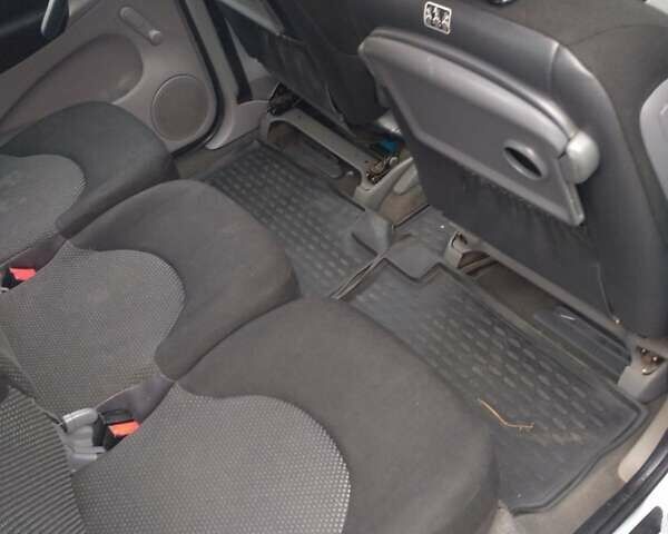 Сірий Сітроен Ксара Пікассо, об'ємом двигуна 1.6 л та пробігом 250 тис. км за 2600 $, фото 6 на Automoto.ua