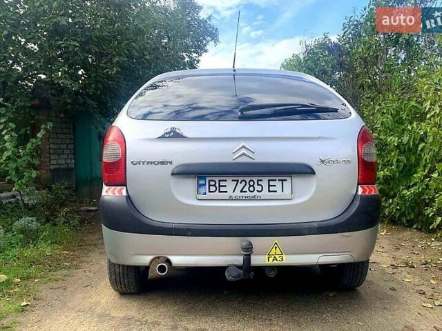 Серый Ситроен Ксара Пикассо, объемом двигателя 1.6 л и пробегом 263 тыс. км за 4200 $, фото 1 на Automoto.ua