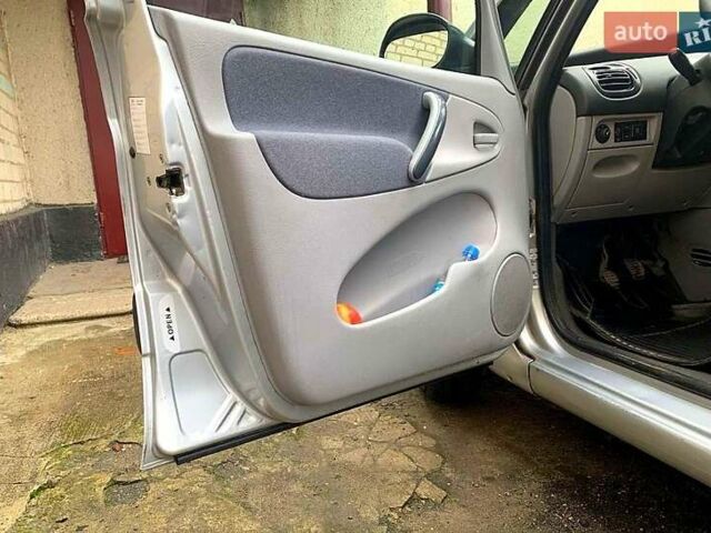 Серый Ситроен Ксара Пикассо, объемом двигателя 1.6 л и пробегом 263 тыс. км за 4200 $, фото 6 на Automoto.ua