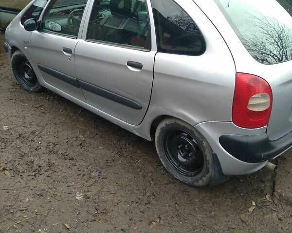 Сірий Сітроен Ксара Пікассо, об'ємом двигуна 1.6 л та пробігом 250 тис. км за 2600 $, фото 4 на Automoto.ua