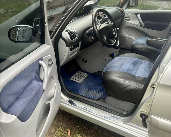 Серый Ситроен Ксара Пикассо, объемом двигателя 2 л и пробегом 256 тыс. км за 3800 $, фото 9 на Automoto.ua