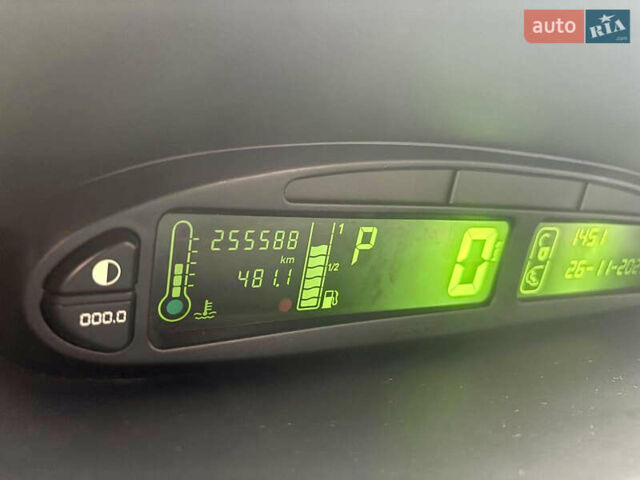 Серый Ситроен Ксара Пикассо, объемом двигателя 2 л и пробегом 256 тыс. км за 3800 $, фото 18 на Automoto.ua