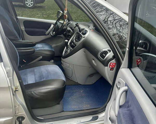 Серый Ситроен Ксара Пикассо, объемом двигателя 2 л и пробегом 256 тыс. км за 3800 $, фото 11 на Automoto.ua