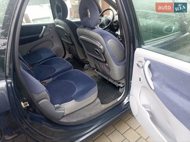 Серый Ситроен Ксара Пикассо, объемом двигателя 1.59 л и пробегом 284 тыс. км за 4000 $, фото 4 на Automoto.ua