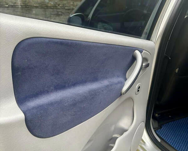 Серый Ситроен Ксара Пикассо, объемом двигателя 2 л и пробегом 256 тыс. км за 3800 $, фото 7 на Automoto.ua