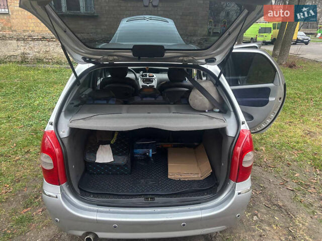 Серый Ситроен Ксара Пикассо, объемом двигателя 2 л и пробегом 256 тыс. км за 3800 $, фото 13 на Automoto.ua