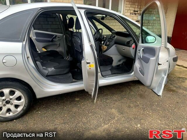 Серый Ситроен Ксара Пикассо, объемом двигателя 1.6 л и пробегом 263 тыс. км за 4200 $, фото 3 на Automoto.ua