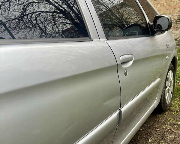 Серый Ситроен Ксара Пикассо, объемом двигателя 2 л и пробегом 256 тыс. км за 3800 $, фото 6 на Automoto.ua