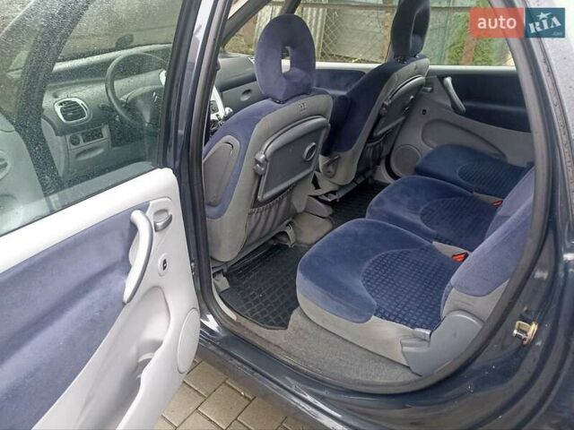 Серый Ситроен Ксара Пикассо, объемом двигателя 1.59 л и пробегом 284 тыс. км за 4000 $, фото 1 на Automoto.ua