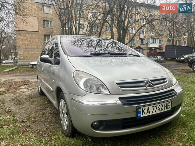 Серый Ситроен Ксара Пикассо, объемом двигателя 2 л и пробегом 256 тыс. км за 3800 $, фото 2 на Automoto.ua