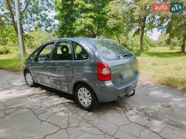 Серый Ситроен Ксара Пикассо, объемом двигателя 1.6 л и пробегом 253 тыс. км за 3400 $, фото 2 на Automoto.ua