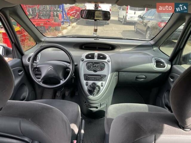 Сірий Сітроен Ксара Пікассо, об'ємом двигуна 1.59 л та пробігом 240 тис. км за 4000 $, фото 13 на Automoto.ua