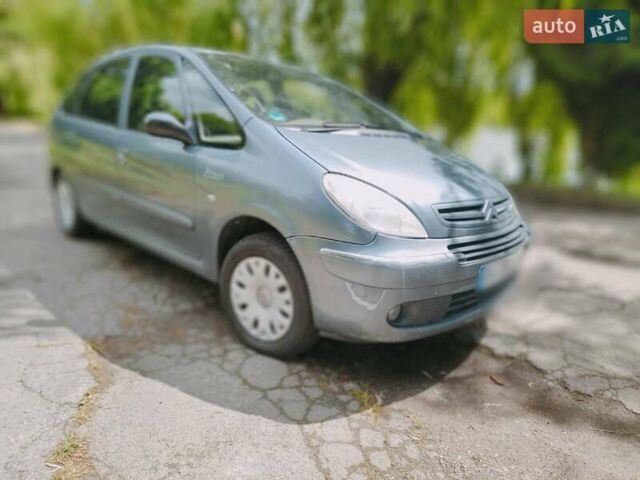 Серый Ситроен Ксара Пикассо, объемом двигателя 1.6 л и пробегом 253 тыс. км за 3400 $, фото 4 на Automoto.ua