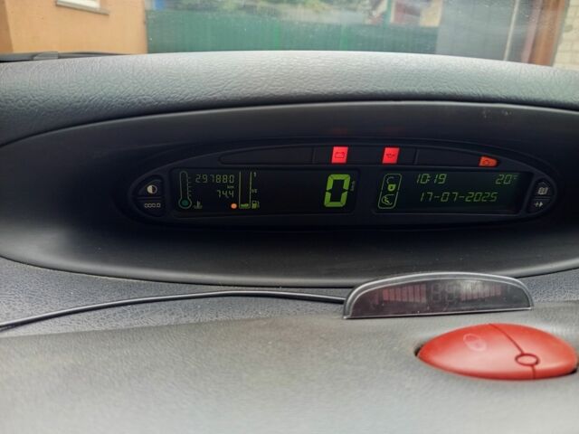 Сірий Сітроен Ксара Пікассо, об'ємом двигуна 1.6 л та пробігом 300 тис. км за 3950 $, фото 2 на Automoto.ua