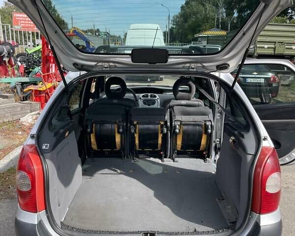 Сірий Сітроен Ксара Пікассо, об'ємом двигуна 1.59 л та пробігом 240 тис. км за 4000 $, фото 16 на Automoto.ua