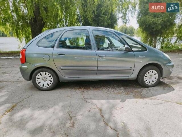 Серый Ситроен Ксара Пикассо, объемом двигателя 1.6 л и пробегом 253 тыс. км за 3400 $, фото 3 на Automoto.ua