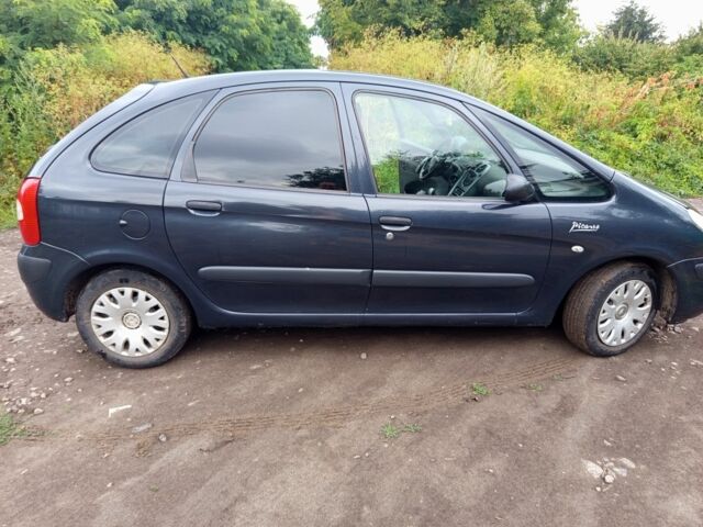 Сірий Сітроен Ксара Пікассо, об'ємом двигуна 1.6 л та пробігом 300 тис. км за 3950 $, фото 1 на Automoto.ua