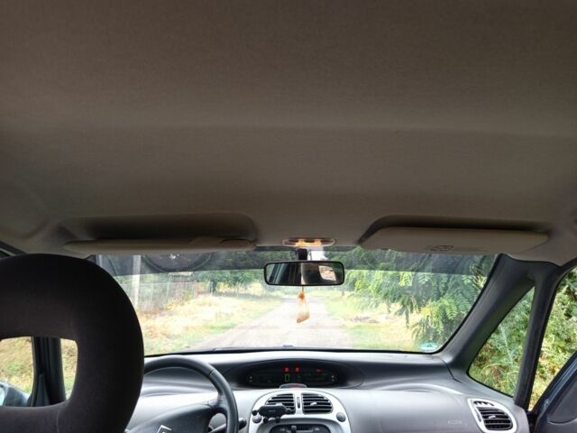 Сірий Сітроен Ксара Пікассо, об'ємом двигуна 1.6 л та пробігом 300 тис. км за 3950 $, фото 7 на Automoto.ua