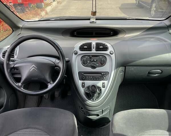 Сірий Сітроен Ксара Пікассо, об'ємом двигуна 1.59 л та пробігом 240 тис. км за 4000 $, фото 12 на Automoto.ua