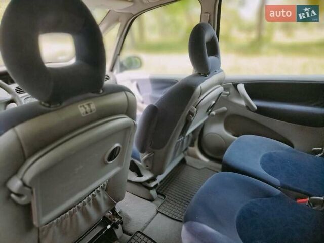 Серый Ситроен Ксара Пикассо, объемом двигателя 1.6 л и пробегом 253 тыс. км за 3400 $, фото 6 на Automoto.ua