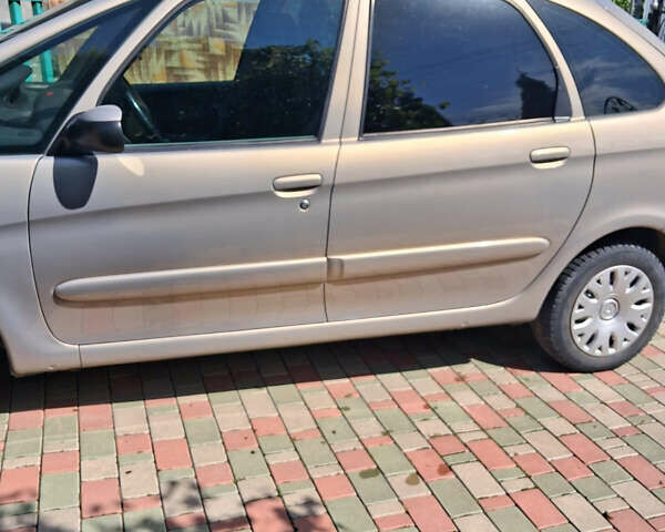 Серый Ситроен Ксара Пикассо, объемом двигателя 1.58 л и пробегом 208 тыс. км за 4500 $, фото 1 на Automoto.ua