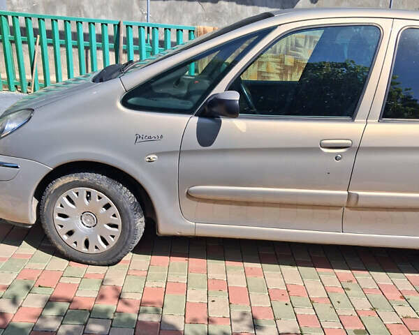 Серый Ситроен Ксара Пикассо, объемом двигателя 1.58 л и пробегом 208 тыс. км за 4500 $, фото 2 на Automoto.ua