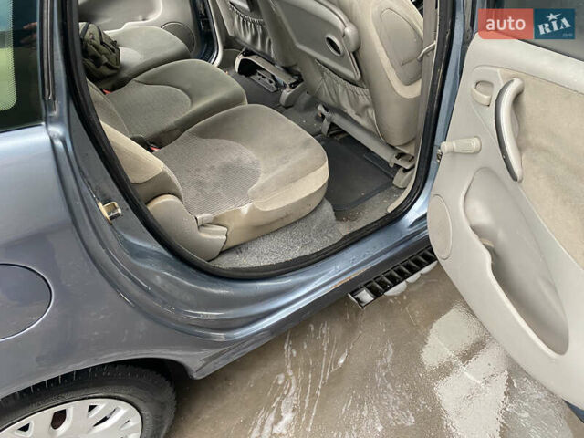 Серый Ситроен Ксара Пикассо, объемом двигателя 1.6 л и пробегом 180 тыс. км за 3550 $, фото 2 на Automoto.ua