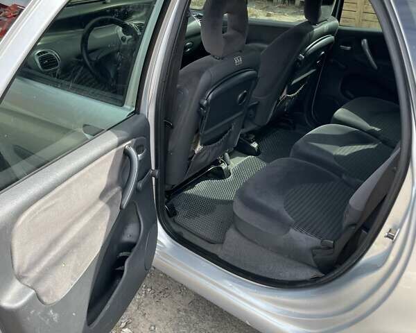 Сірий Сітроен Ксара Пікассо, об'ємом двигуна 1.59 л та пробігом 240 тис. км за 4000 $, фото 8 на Automoto.ua