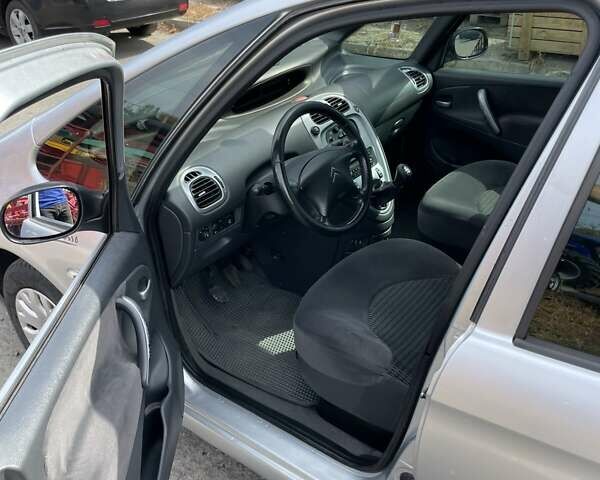 Сірий Сітроен Ксара Пікассо, об'ємом двигуна 1.59 л та пробігом 240 тис. км за 4000 $, фото 6 на Automoto.ua