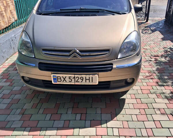 Серый Ситроен Ксара Пикассо, объемом двигателя 1.58 л и пробегом 208 тыс. км за 4500 $, фото 3 на Automoto.ua