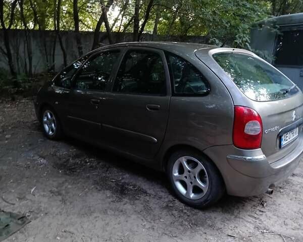 Сірий Сітроен Ксара Пікассо, об'ємом двигуна 1.6 л та пробігом 290 тис. км за 4300 $, фото 11 на Automoto.ua