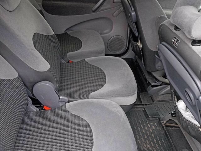 Сірий Сітроен Ксара Пікассо, об'ємом двигуна 1.6 л та пробігом 260 тис. км за 4200 $, фото 3 на Automoto.ua