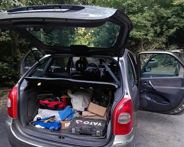 Сірий Сітроен Ксара Пікассо, об'ємом двигуна 1.6 л та пробігом 290 тис. км за 4300 $, фото 12 на Automoto.ua