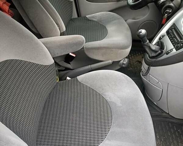 Серый Ситроен Ксара Пикассо, объемом двигателя 1.6 л и пробегом 260 тыс. км за 4200 $, фото 5 на Automoto.ua